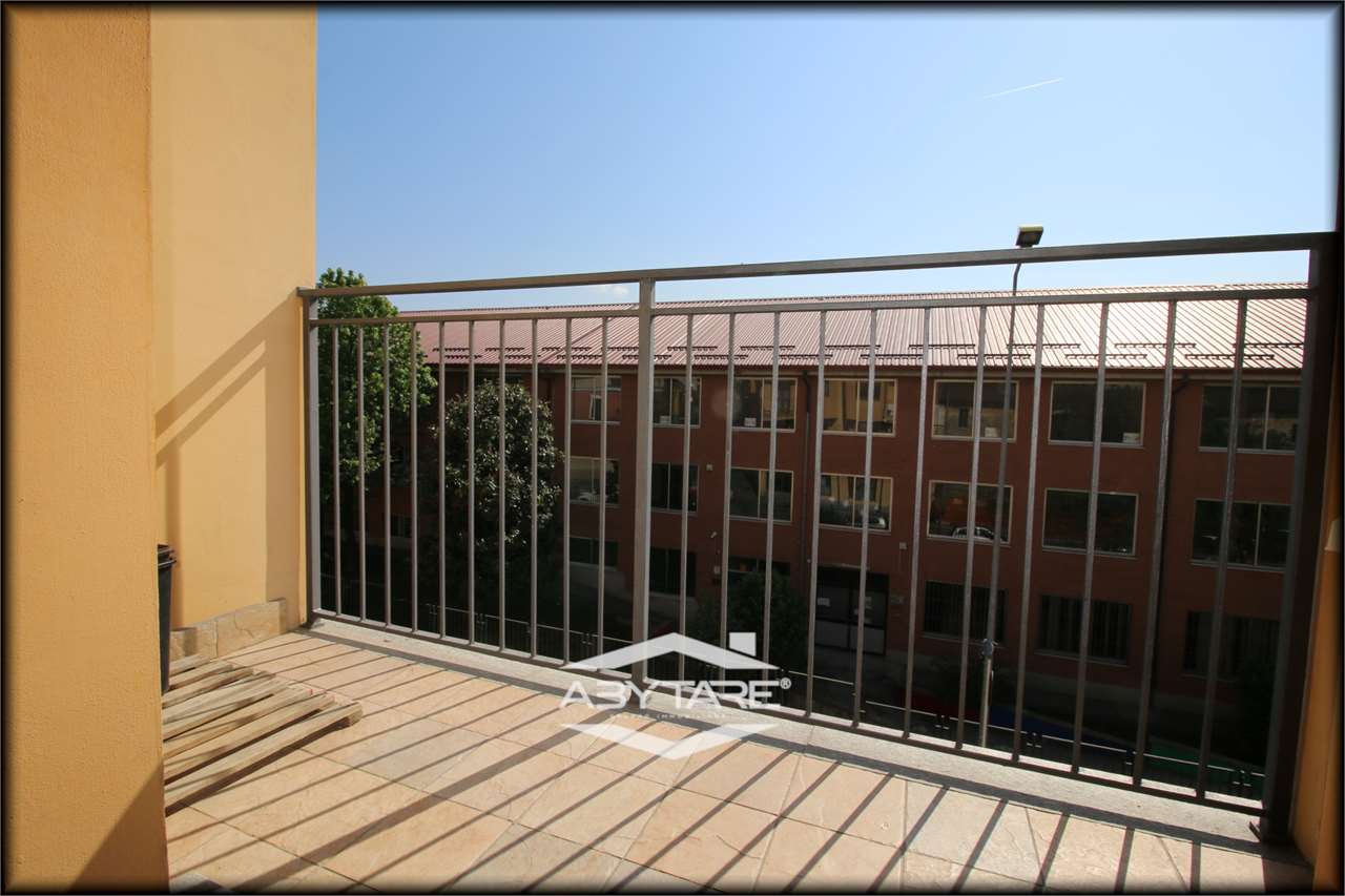 3 locali vendita Moncalieri Via Cairoli 40