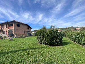 CASTELL'ALFERO CASA SINGOLA IMMERSA NEL VERDE