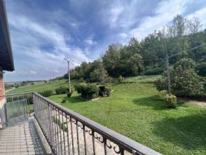 CASTELL'ALFERO CASA SINGOLA IMMERSA NEL VERDE