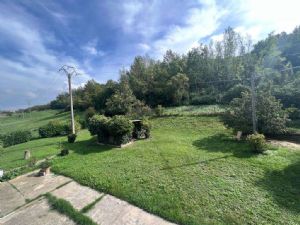 CASTELL'ALFERO CASA SINGOLA IMMERSA NEL VERDE