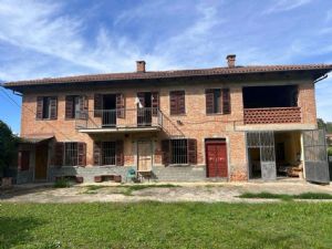 CASTELL'ALFERO CASA SINGOLA IMMERSA NEL VERDE