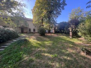 EX AZIENDA AGRICOLA CON RESIDENZA DEL 700 E PARCO