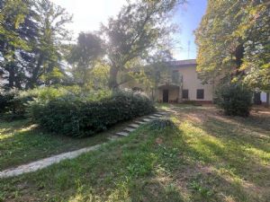 EX AZIENDA AGRICOLA CON RESIDENZA DEL 700 E PARCO