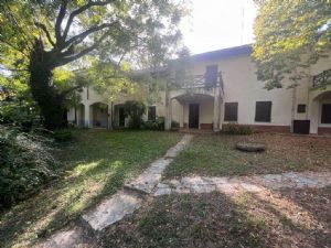 EX AZIENDA AGRICOLA CON RESIDENZA DEL 700 E PARCO