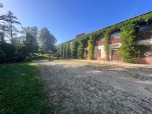 EX AZIENDA AGRICOLA CON RESIDENZA DEL 700 E PARCO