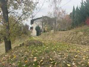 VAGLIERANO-CASALE CON TERRENO