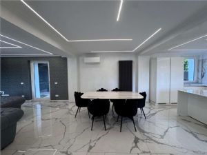 Dimora di Prestigio Completamente Arredata CL A2