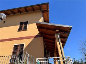 VILLA CON GIARDINO CON POSSIBILITA' TERRENI