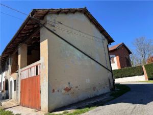 VILLA CON GIARDINO CON POSSIBILITA' TERRENI