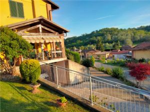 MONTECHIARO D'ASTI VILLA CON VISTA