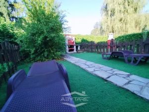 VILLA A SCHIERA CON GIARDINI PRIVATI E BOX AUTO