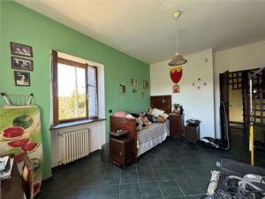 VILLA CON GIARDINO CON POSSIBILITA' TERRENI