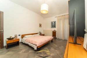 VILLA CON CORTILE E BOX DOPPIO