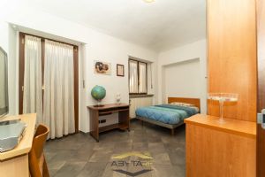 VILLA CON CORTILE E BOX DOPPIO