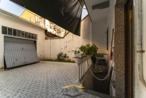 VILLA CON CORTILE E BOX DOPPIO