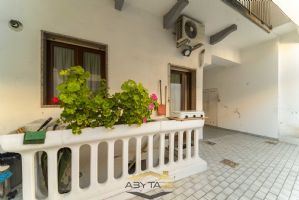 VILLA CON CORTILE E BOX DOPPIO