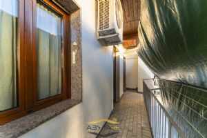 VILLA CON CORTILE E BOX DOPPIO