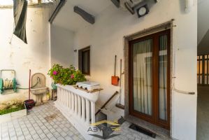 VILLA CON CORTILE E BOX DOPPIO