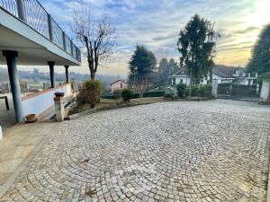 Appartamento con terrazzo e giardino privato