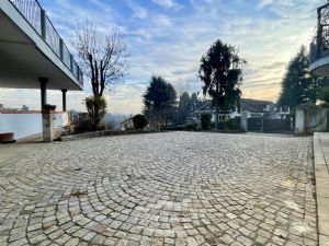 Appartamento con terrazzo e giardino privato