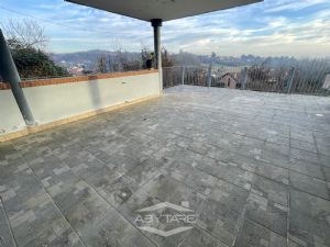 Appartamento con terrazzo e giardino privato