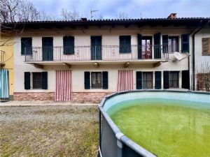 Porzione di Cascina Rustica a Pochi Minuti da Asti