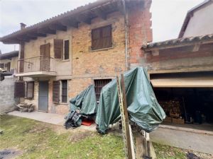 Porzione di Cascina Rustica a Pochi Minuti da Asti