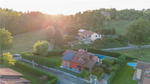 Villa prestigiosa con piscina