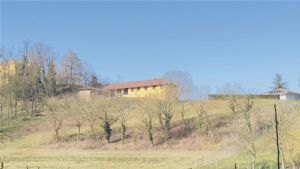 CASCINA LIBERA SU 4 LATI PANORAMICA CON TERRENO