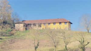 CASCINA LIBERA SU 4 LATI PANORAMICA CON TERRENO