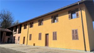 CASCINA LIBERA SU 4 LATI PANORAMICA CON TERRENO