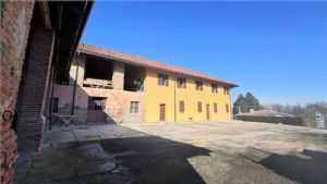 CASCINA LIBERA SU 4 LATI PANORAMICA CON TERRENO