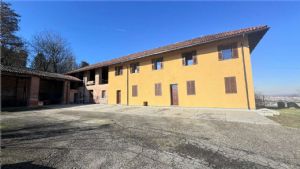 CASCINA LIBERA SU 4 LATI PANORAMICA CON TERRENO