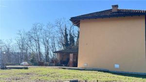 CASCINA LIBERA SU 4 LATI PANORAMICA CON TERRENO