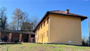 CASCINA LIBERA SU 4 LATI PANORAMICA CON TERRENO