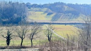 CASCINA LIBERA SU 4 LATI PANORAMICA CON TERRENO