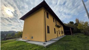 CASCINA LIBERA SU 4 LATI PANORAMICA CON TERRENO