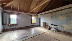 CASCINA LIBERA SU 4 LATI PANORAMICA CON TERRENO