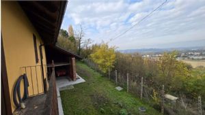 CASCINA LIBERA SU 4 LATI PANORAMICA CON TERRENO