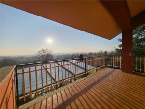 Prestigiosa Villa con Piscina e Vista Panoramica