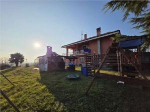 Prestigiosa Villa con Piscina e Vista Panoramica