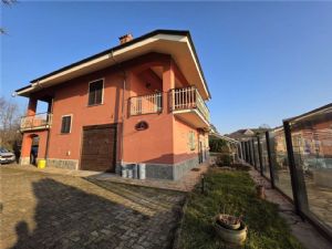 Prestigiosa Villa con Piscina e Vista Panoramica