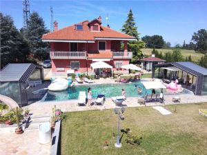 Prestigiosa Villa con Piscina e Vista Panoramica