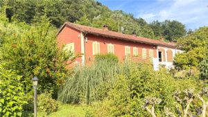 CASCIINA PIEMONTESE LIBERA SU 3 LATI CON TERRENO