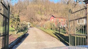 CASCIINA PIEMONTESE LIBERA SU 3 LATI CON TERRENO