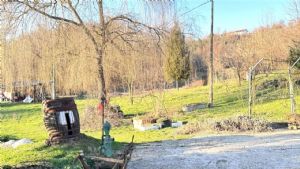 CASCIINA PIEMONTESE LIBERA SU 3 LATI CON TERRENO