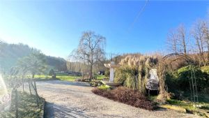 CASCIINA PIEMONTESE LIBERA SU 3 LATI CON TERRENO
