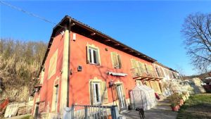 CASCIINA PIEMONTESE LIBERA SU 3 LATI CON TERRENO