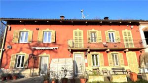 CASCIINA PIEMONTESE LIBERA SU 3 LATI CON TERRENO