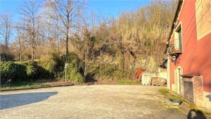 CASCIINA PIEMONTESE LIBERA SU 3 LATI CON TERRENO
